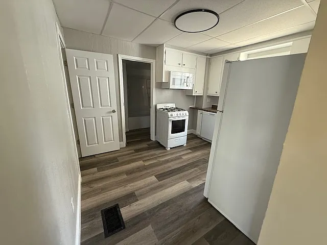 2 bed, 1000 sqft, $1,300 — Photo 3