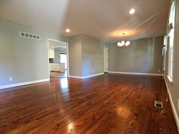 2nd image of 1390 Willowbrook Dr