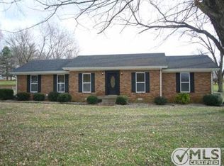 290 Greenfield Ln, Castalian Springs, TN 37031