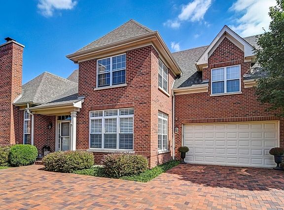 2nd image of 1024 Hickory Dr