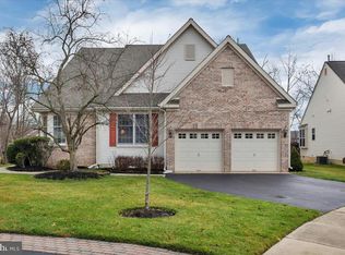 8 Sunflower Ct, Marlton, NJ 08053