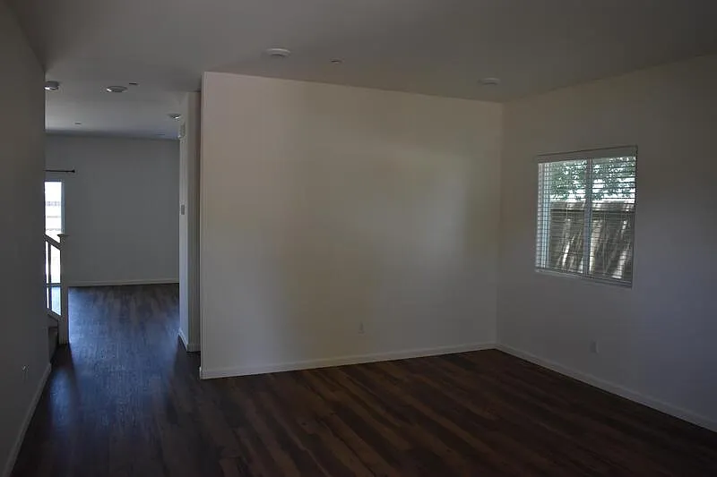 4 bed, 2.5 bath, 2244 sqft, $2,300 — Photo 3