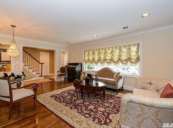3rd image of 3 Cortland Ave