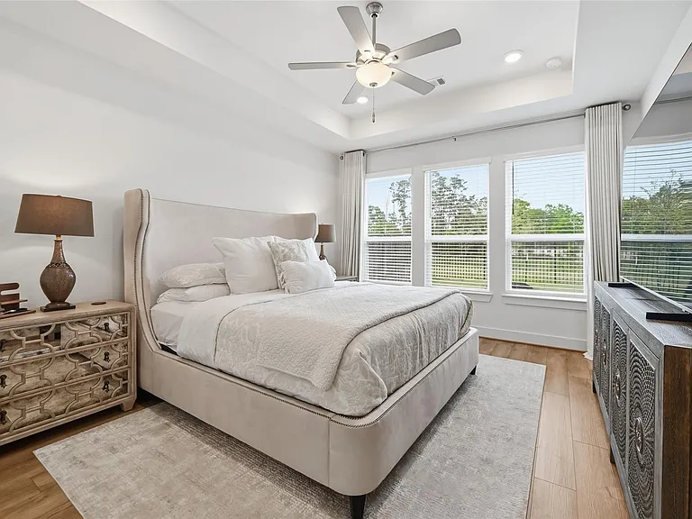 8022 Hingham Ln — Photo 13