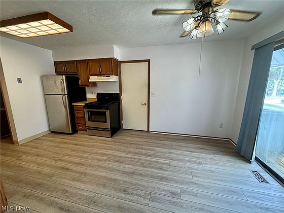 5th image of 5484 Wildwood Ct APT B