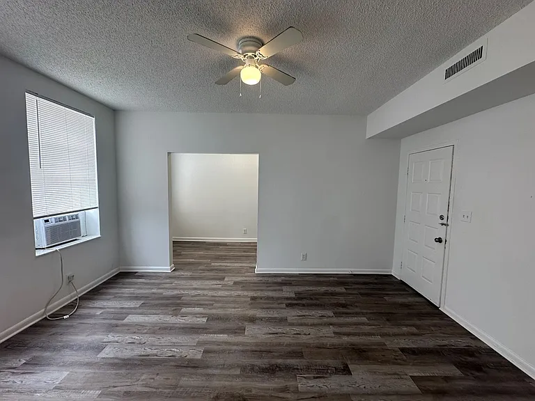 2716 S Dixie Hwy — Photo 7
