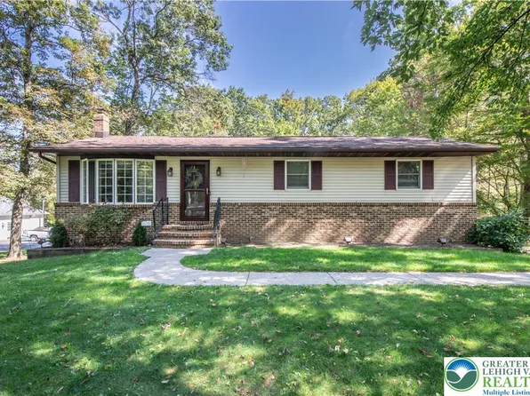 304 Shady Oaks Dr E, Saylorsburg, PA 18353