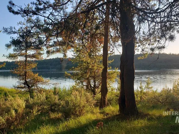 199 Pointes Rd, Cascade, ID 83611