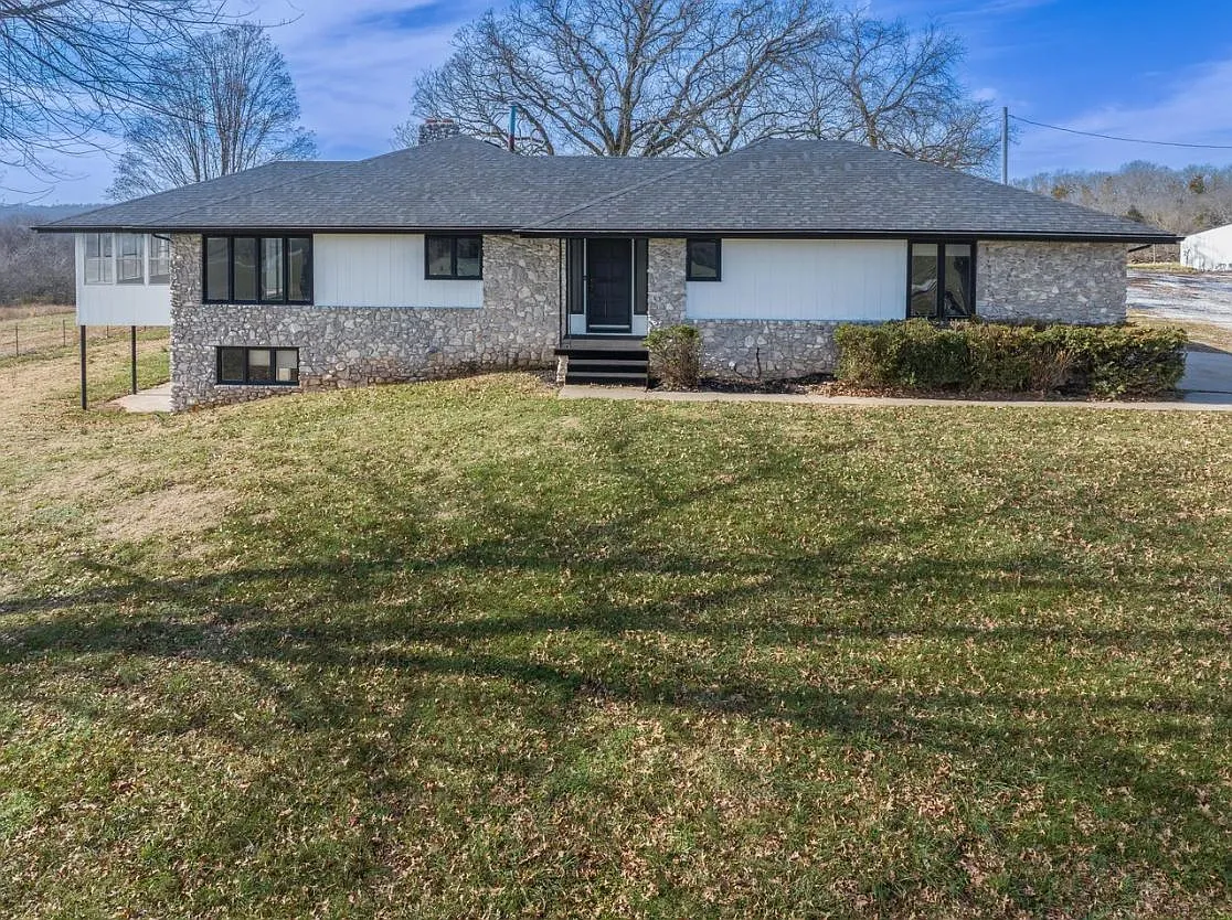 2 bed, 2.5 bath, 2493 sqft, $2,295 — Photo 4