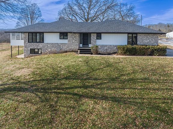 4th image of 1611 S Farm Road 199