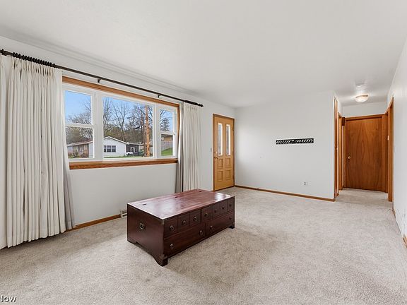5th image of 157 Louise St