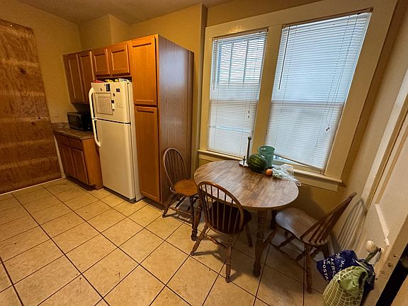 4th image of 639 S Rotherwood Ave #A