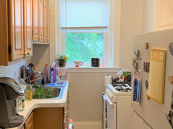 3rd image of 172 Maple St APT 110