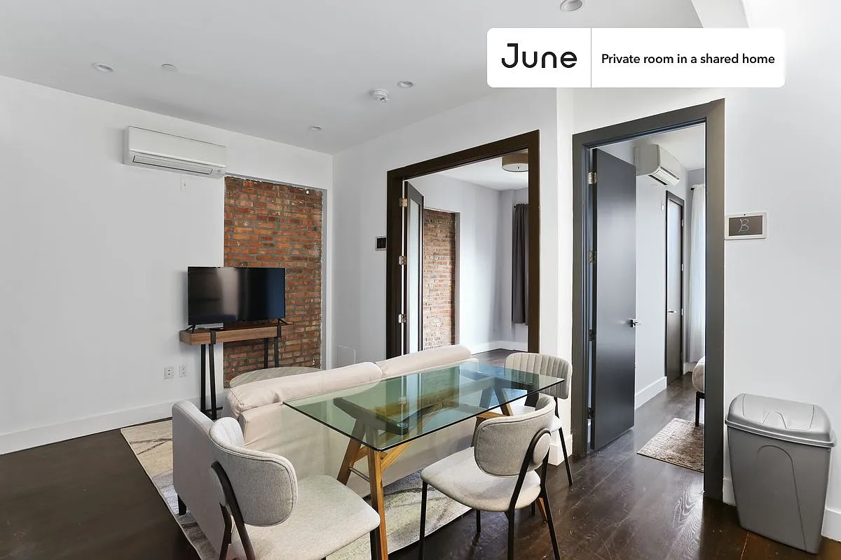 Queen bedroom in 4 bed/2 bath home in Bedford-Stuyvesant #733 B — Photo 4