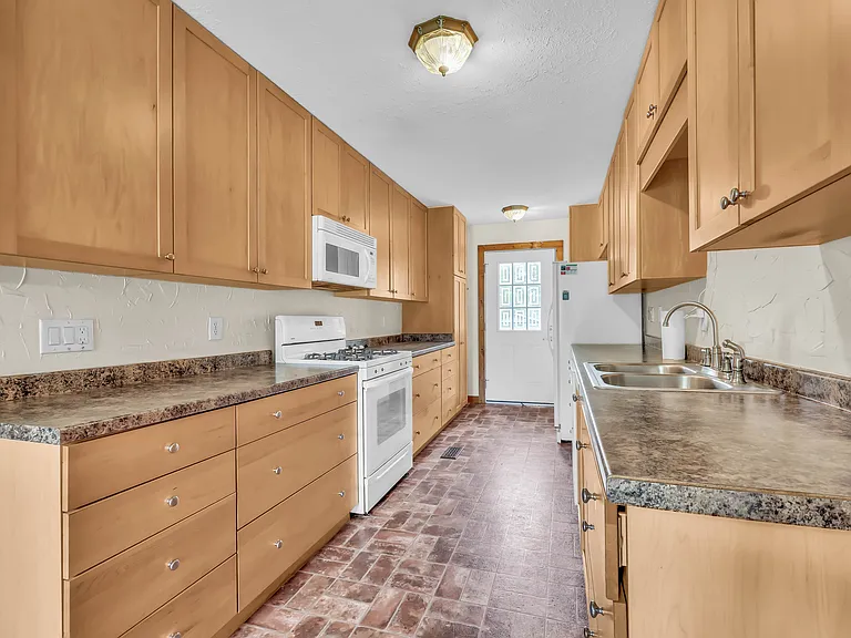 777 Helton Dr — Photo 5