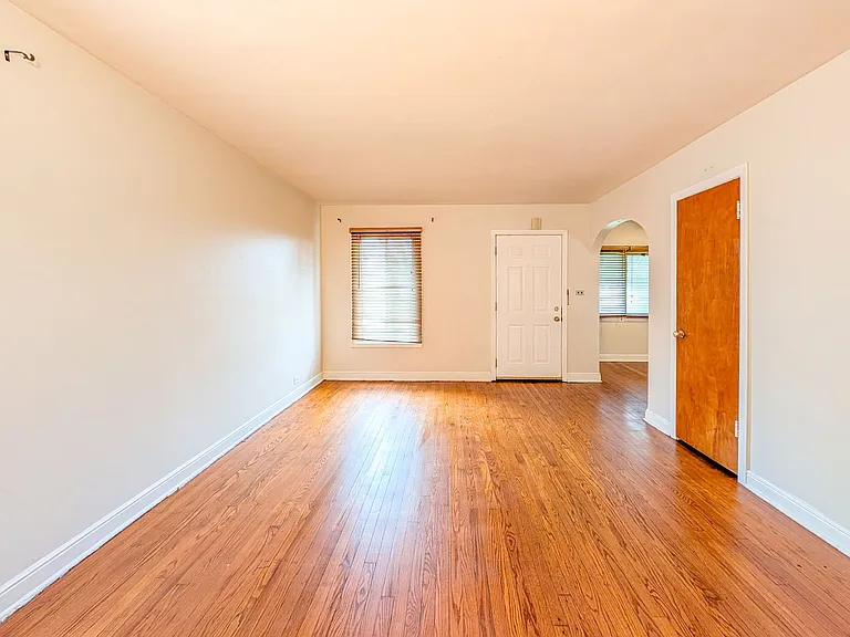 631 Balmoral Ave — Photo 2