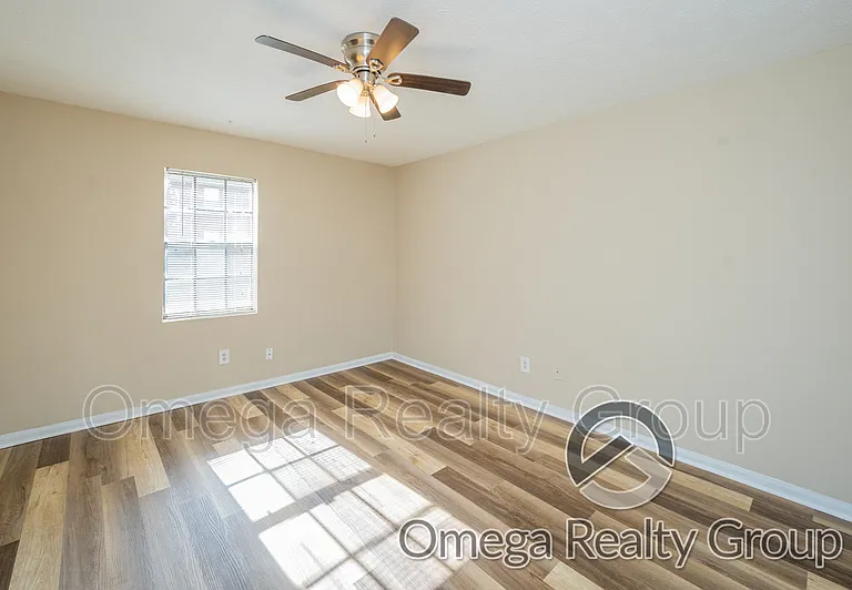 Lakeridge Apartments — Photo 34