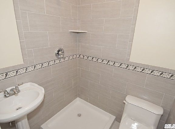 3rd image of 6 Diamond Dr