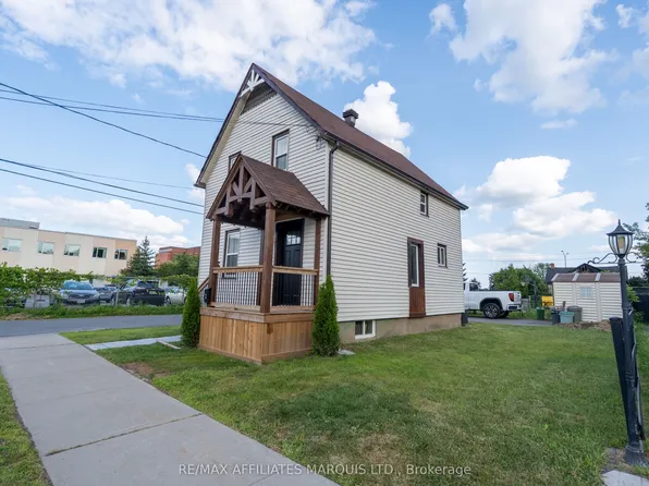 2 Whitehead Ave, Cornwall, ON K6J 1B1