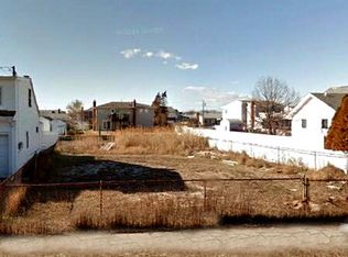 877 S 5th St, Lindenhurst, NY