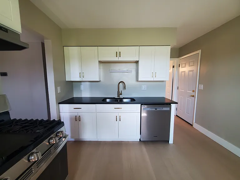 961 S Waverly St #961 — Photo 5