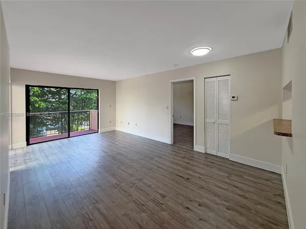 995 SW 84th Ave APT 309, Miami, FL 33144