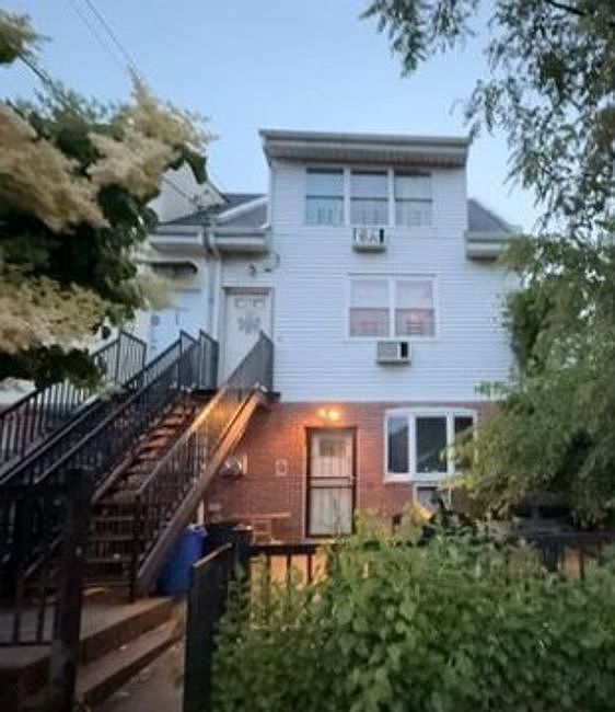 1st image of 102 Nicholas Ave