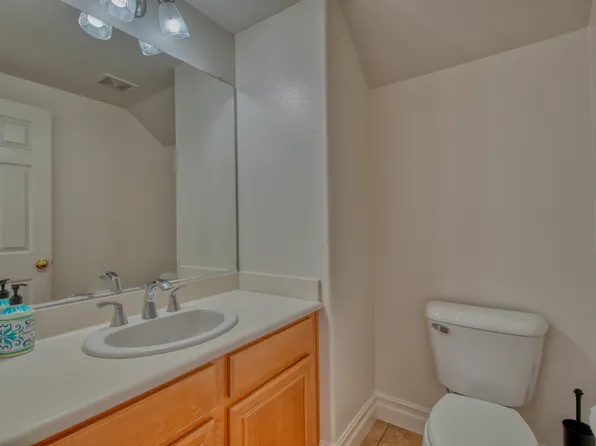 1565 Orwell Ln, Oxnard, CA 93033