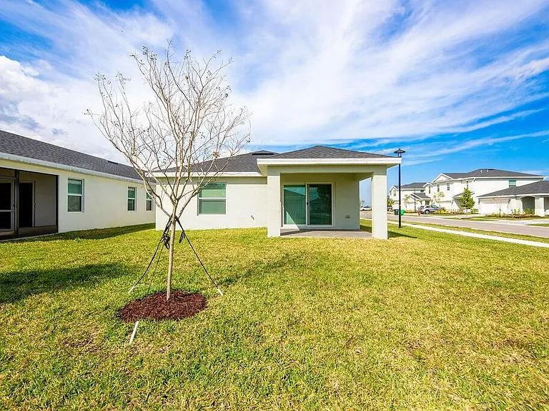 11146 NW Fernbrook Dr — Photo 37