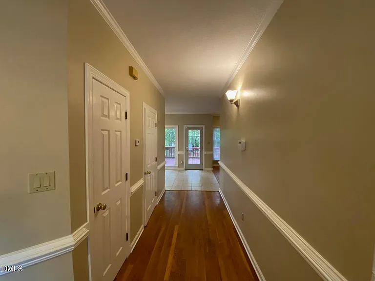 1012 Sturbridge Dr — Photo 2