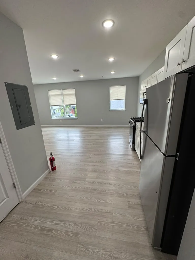 115-117 Hamilton Ave — Photo 3