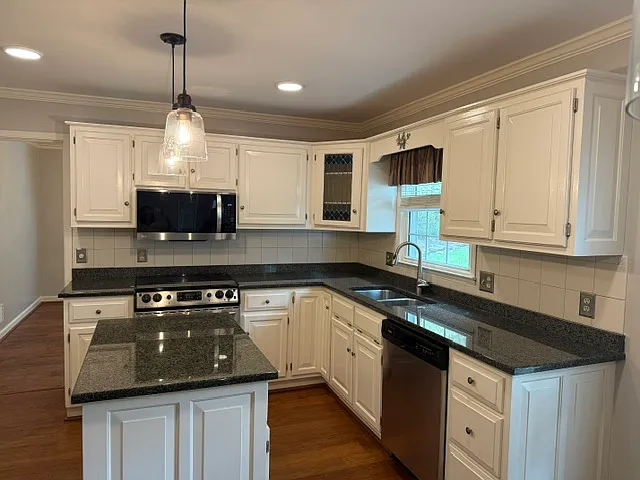 4 bed, 3.5 bath, 2158 sqft, $2,750 — Photo 3