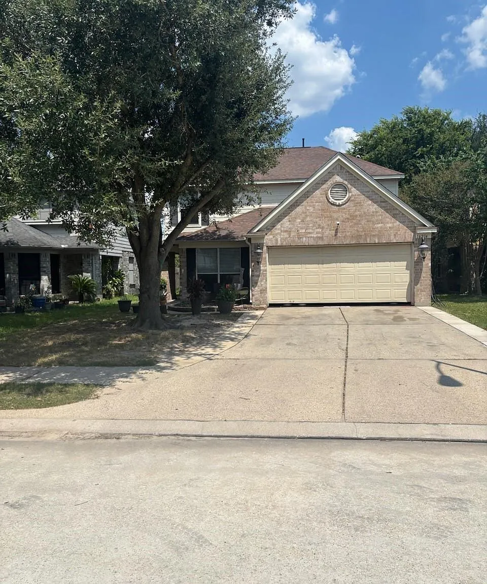 4 bed, 2.5 bath, $2,195 — Photo 1