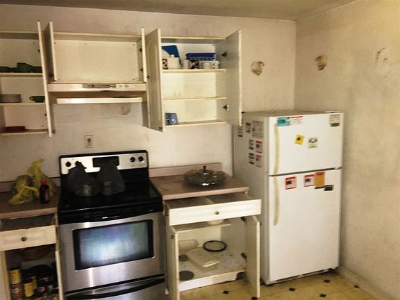 5th image of 165 E Lacy St