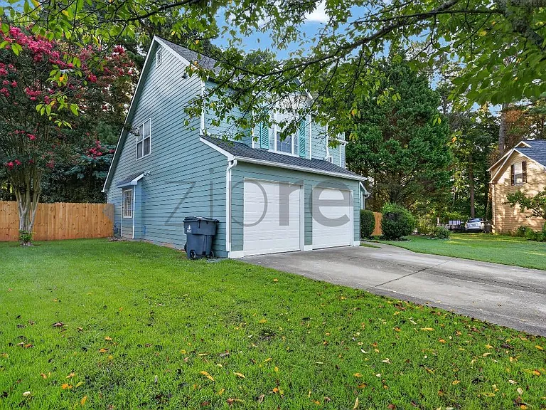 4972 Lake Park Cir — Photo 2