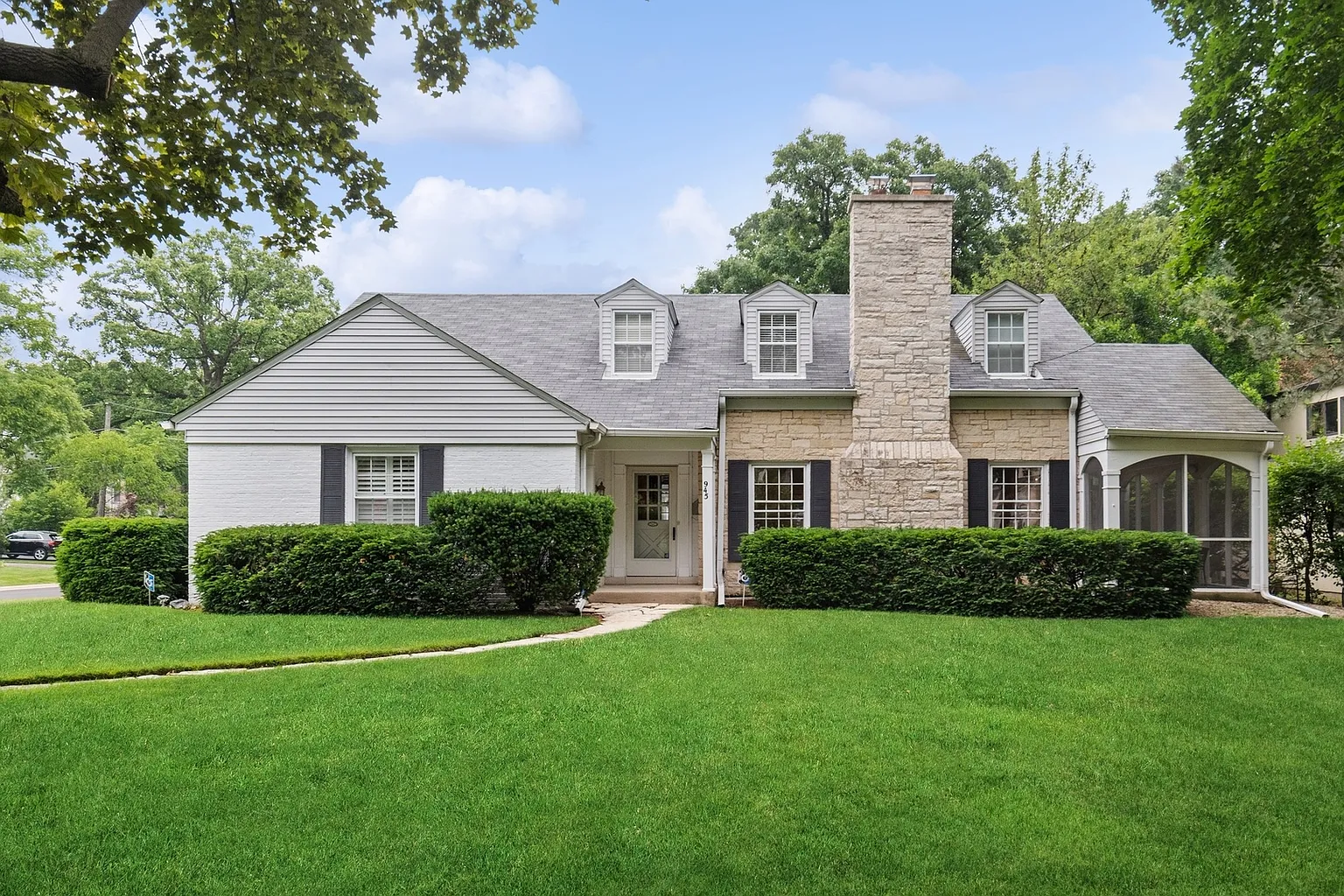 945 Skokie Ridge Dr photo 1