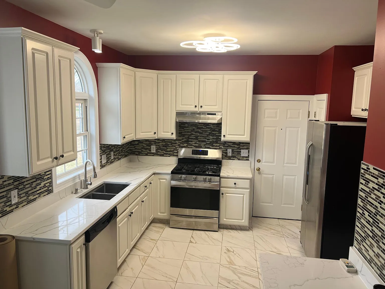 4 bed, 2041 sqft, $2,950 — Photo 4