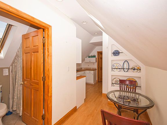 3rd image of 1914 Asbury Ave APT 3