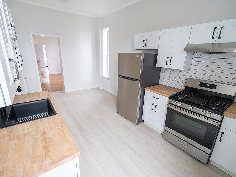 1st image of 226 Montgomery St #3
