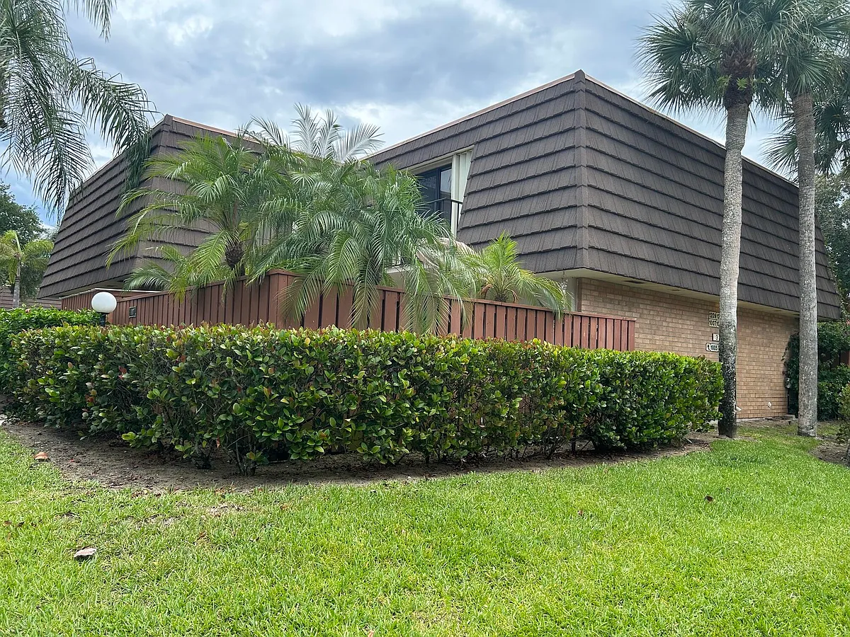 Building Photo - 1007 10th Ct