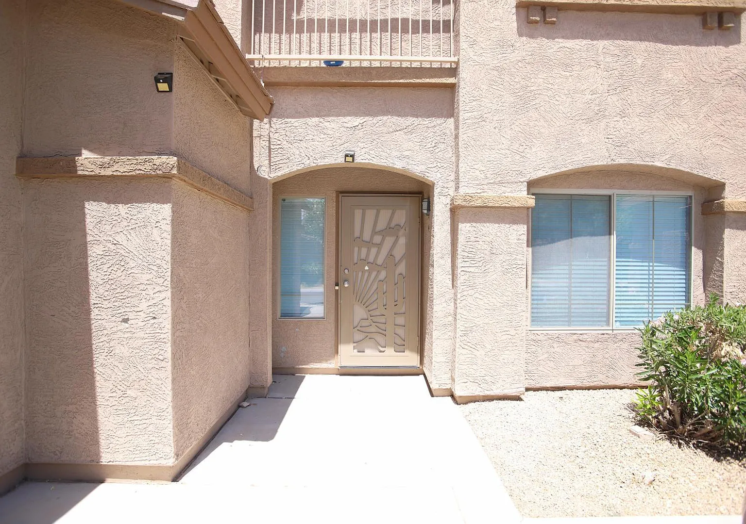 4 bed, 3.0 bath, 2053 sqft, $2,650 — Photo 2