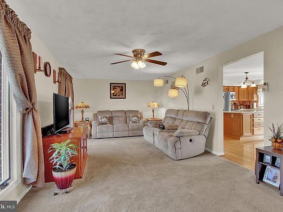 3rd image of 254 Amad Dr