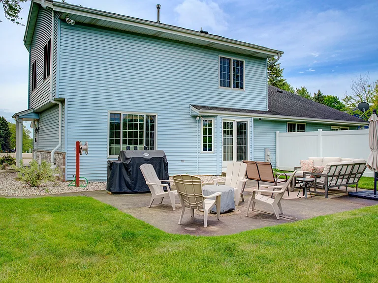 S79W17090 Pamela Ct — Photo 13