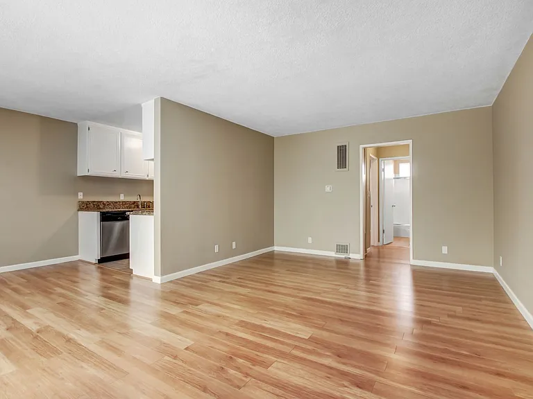 1234 Wellesley Ave in West LA - steps to Wilshire Blvd! — Photo 6