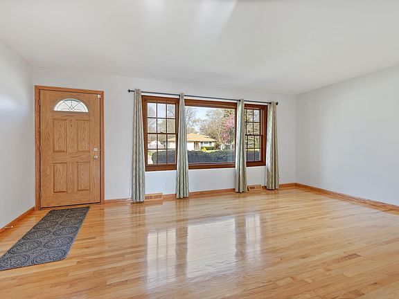 3rd image of 967 Cuyahoga Dr
