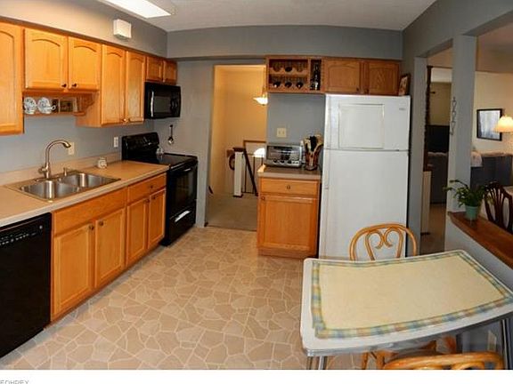 3rd image of 1061 Wellfleet Dr