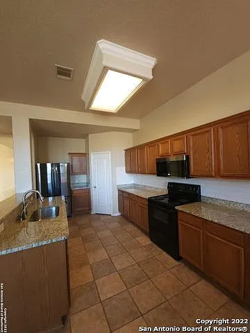 4 bed, 3.5 bath, 3149 sqft, $2,695 — Photo 4