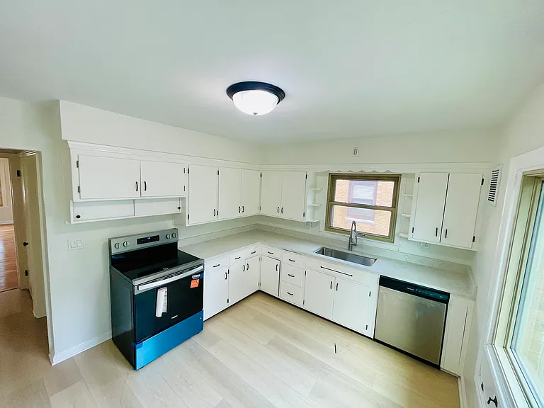 9323 W Wisconsin Ave — Photo 6