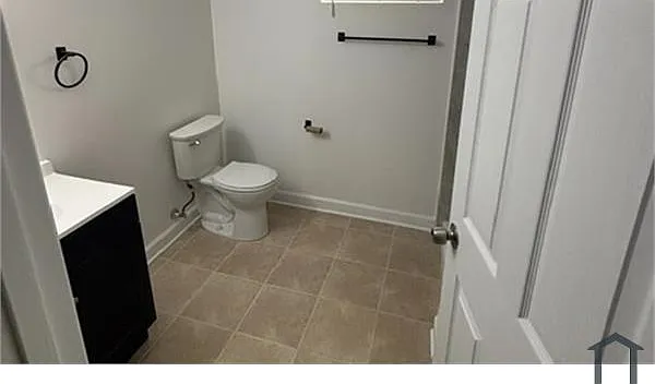 4404 Banks Pl NE — Photo 1