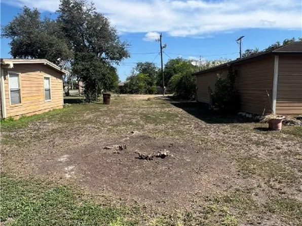906 E King Ave, Kingsville, TX 78363